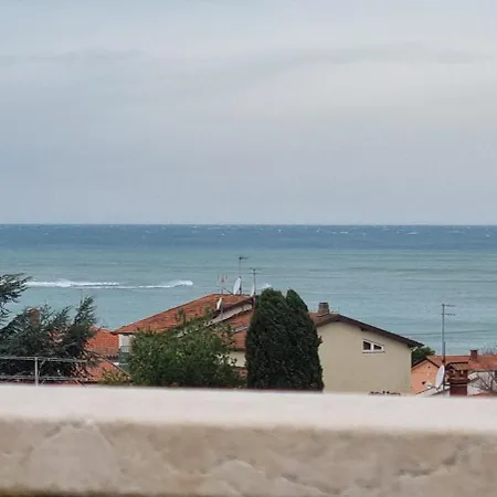 Apartmans Sun & Moon Апартаменты Замбратия